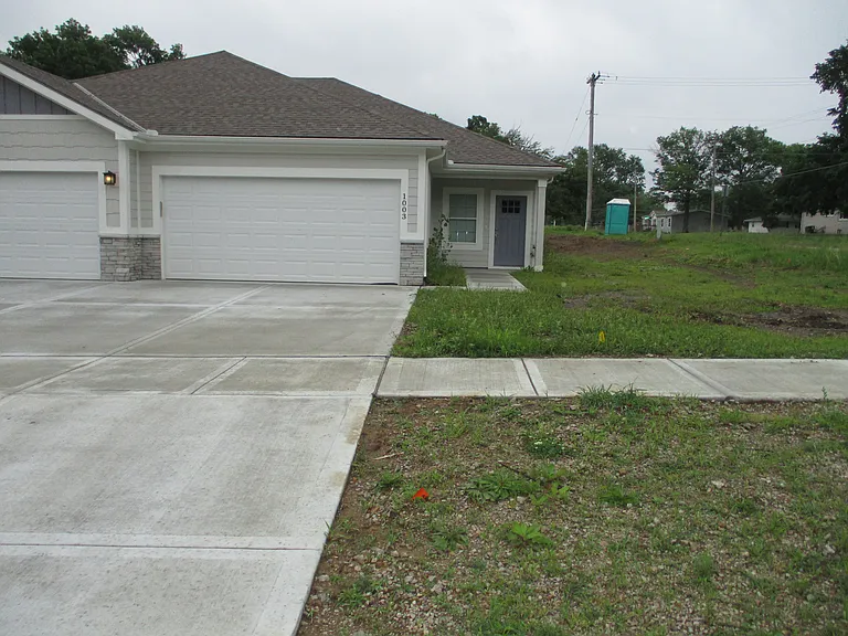 1003 N Cherry St — Photo 1