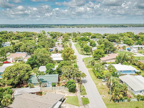 4th image of 82 River Beach Dr