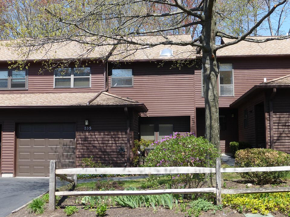 1st image of 235 Woods Brooke Cir