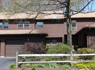 235 Woods Brooke Cir, Ossining, NY 10562