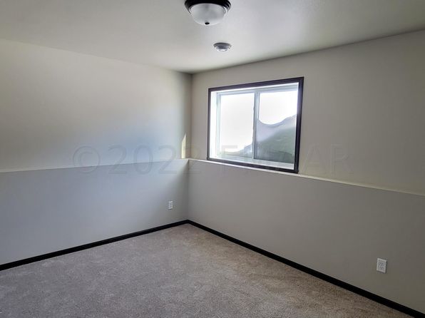6609 Samuel Dr, Horace, ND 58047