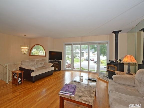 5th image of 28 Sterling Ln
