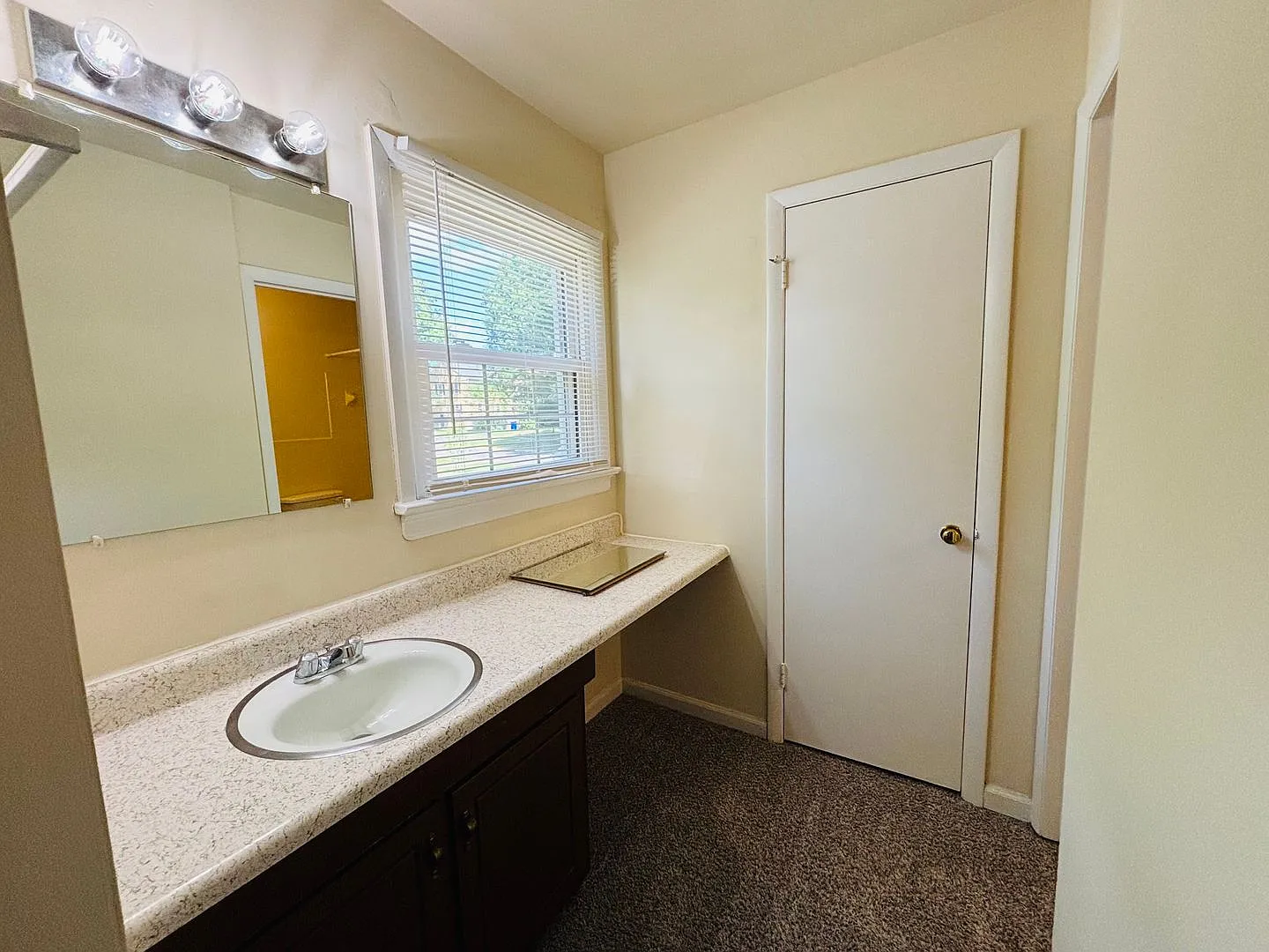 4 Bedroom 2.5 Bath Townhouse — Photo 4