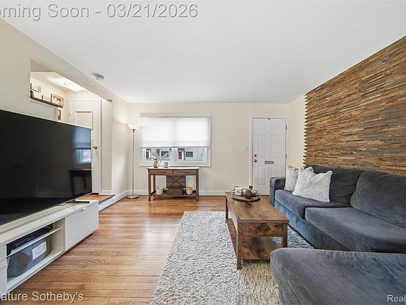 3rd image of 1985 Graefield Rd