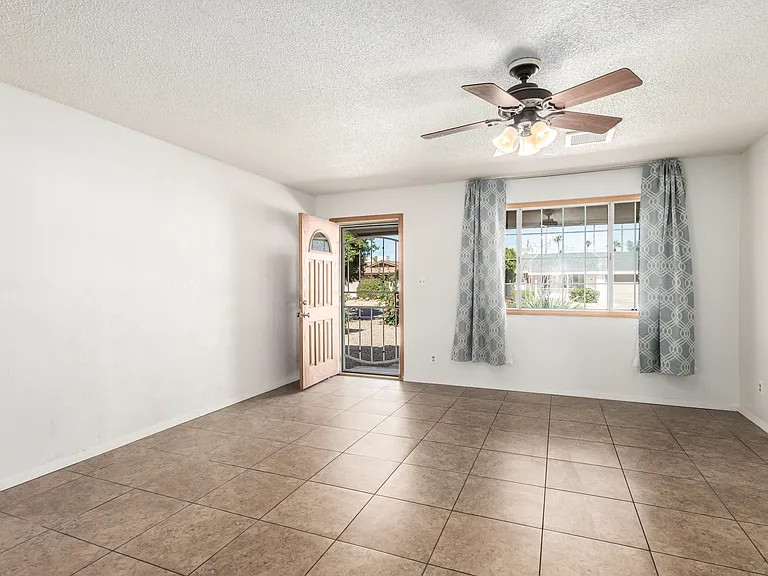 1037 E Campus Dr — Photo 13