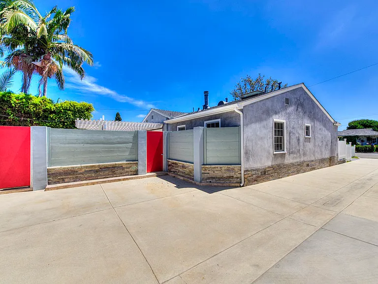 324 Flower St — Photo 39