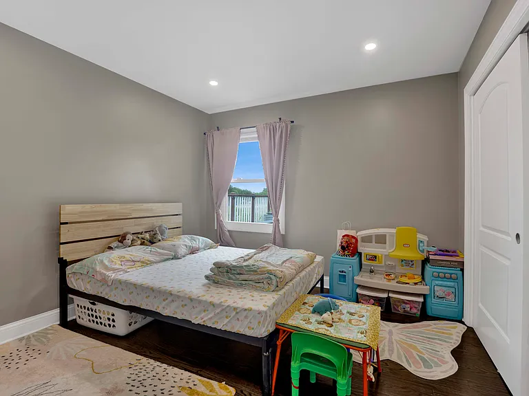 1135 Crestwood Dr — Photo 22