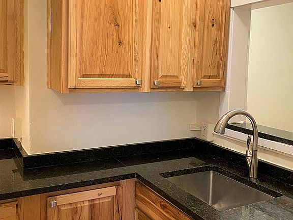 5th image of 439 Congress St APT 109