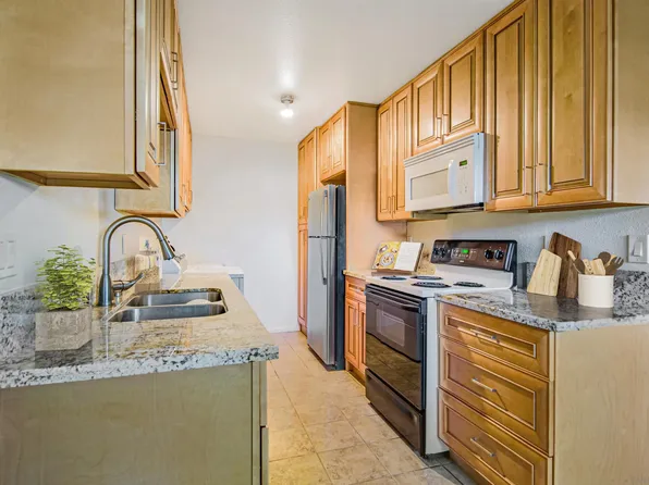 8067 Camino Kiosco, San Diego, CA 92122