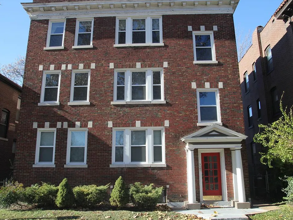 727 Leland Ave #2