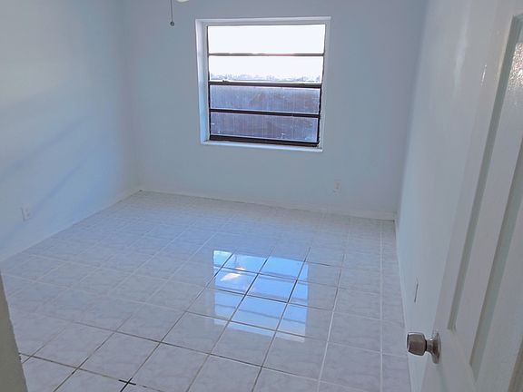 4th image of 1305 NE 146th St #1305