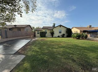 923 Water St, Bakersfield, CA 93305