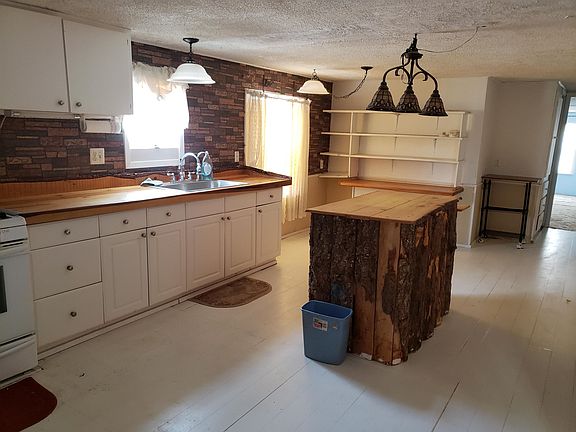 4th image of 22 Becky Ave