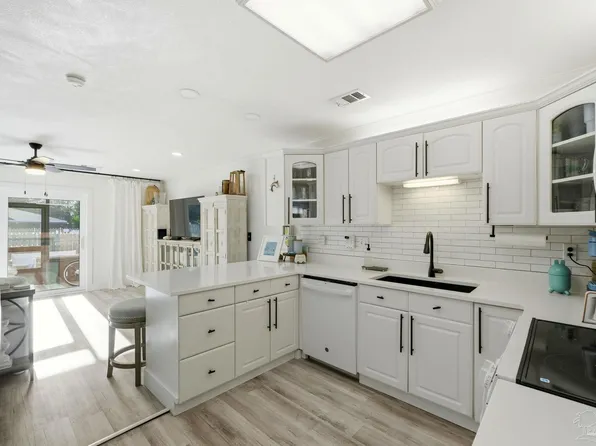 201 Pensacola Beach Rd APT B14, Gulf Breeze, FL 32561