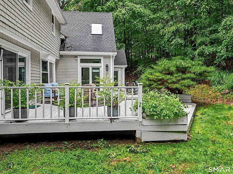 91 Raymond St — Photo 38