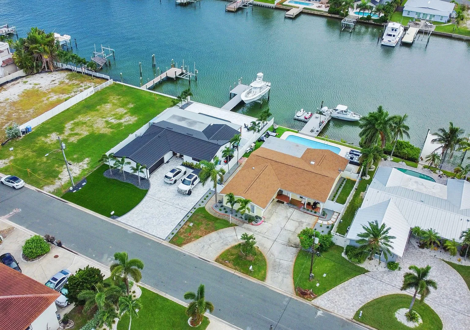 Furnished Waterfront Retreat with Gulf Access in Treasure Island! 3bed|2bath — Photo 2