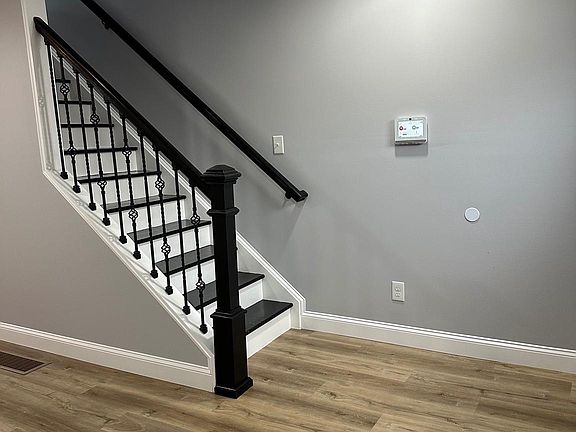 2nd image of 721 E 10th St