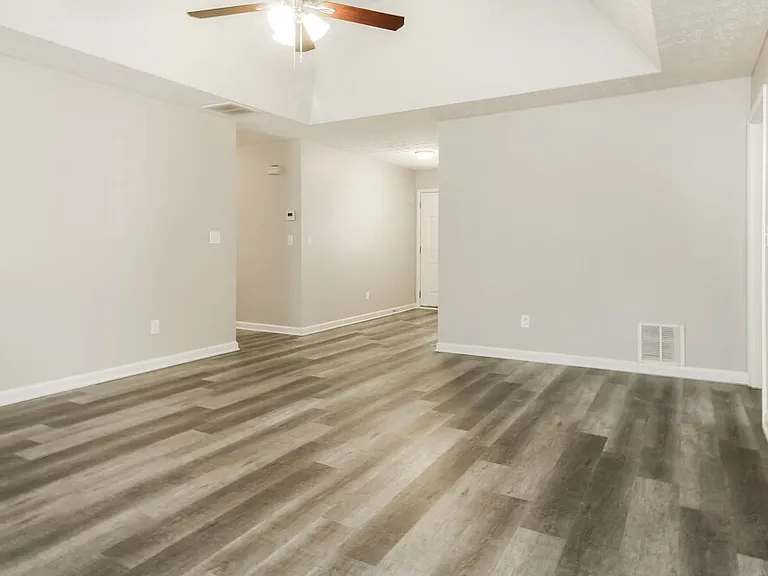 229 Clearwater Dr — Photo 3