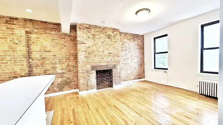 Rented by Avenues Real Estate | media 13