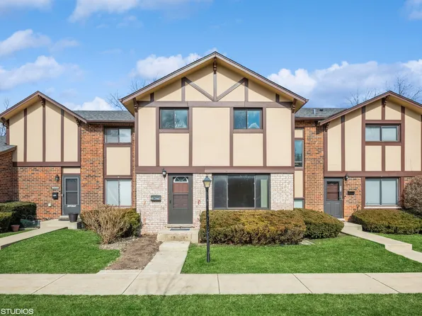 18W276 16th St, Villa Park, IL 60181