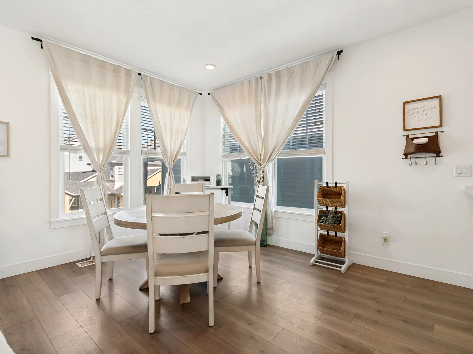 2 bed, 1724 sqft, $2,400 — Photo 4