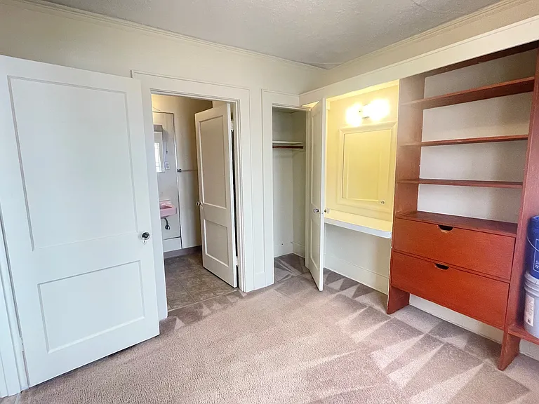 Elaine Apartments — Photo 21