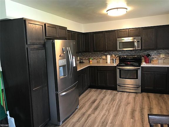 4th image of 634 Orchard Ave NW