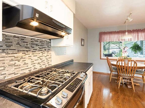 4th image of 431 Abbington Pl