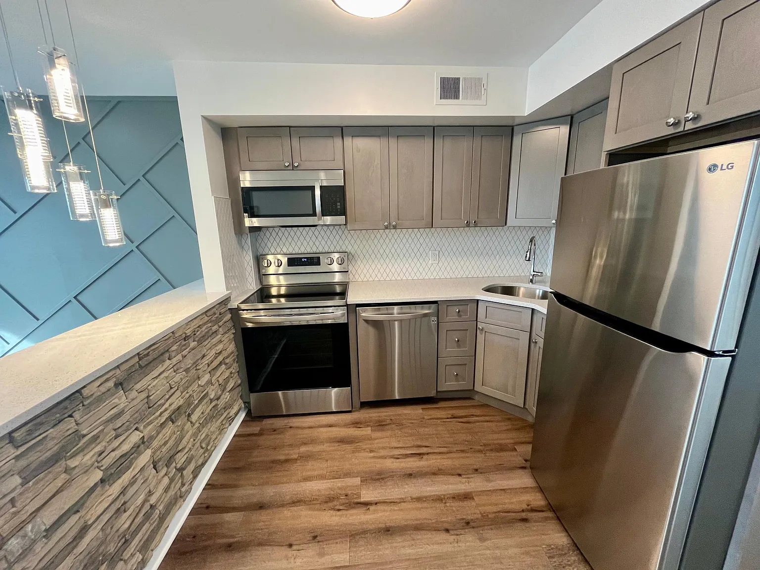 23 E State St — Photo 3