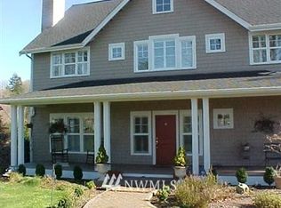 9805 NE Hilltop Dr, Bainbridge Island, WA 98110