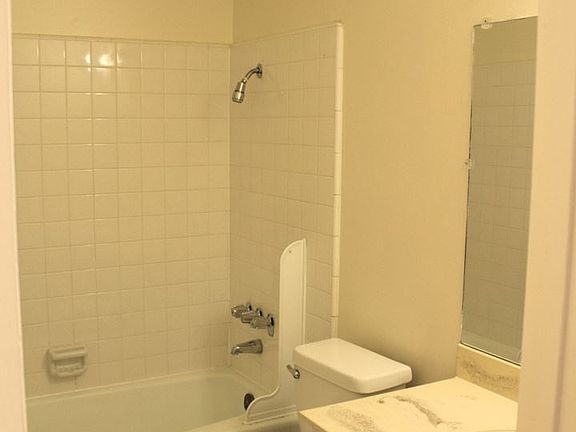 5th image of 269 Elder Ave APT D