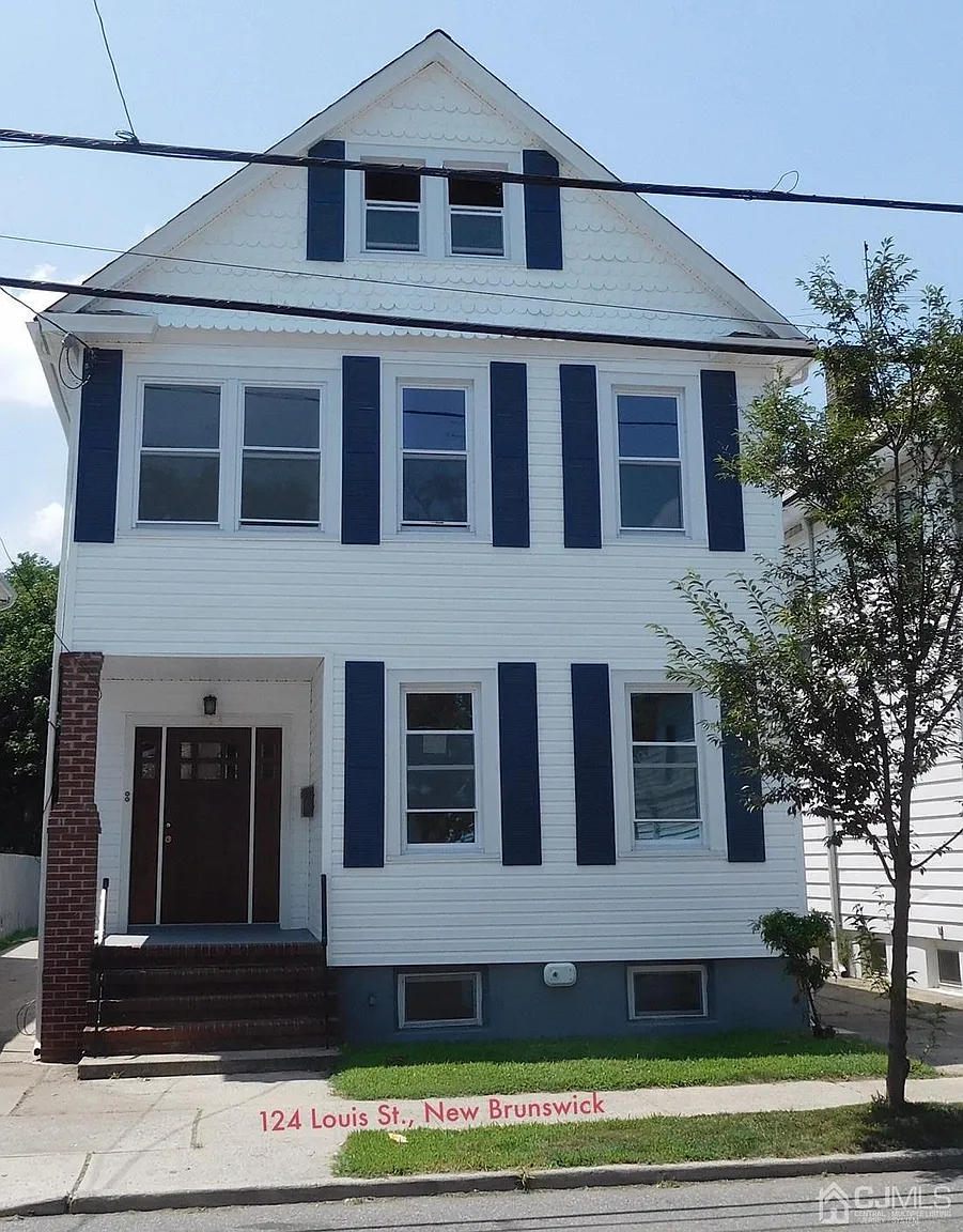 124 Louis St photo 1