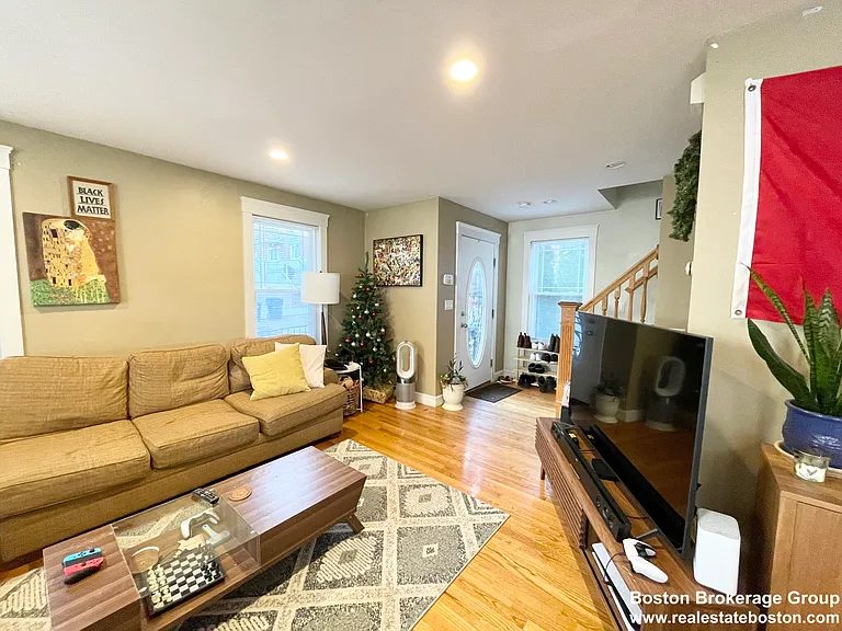 23 Iroquois St — Photo 4