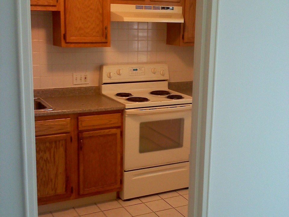 2nd image of 389 Washington St APT 2