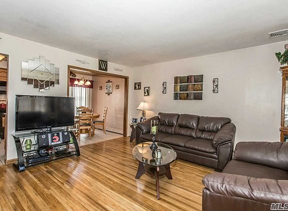 3rd image of 213 N Nassau Ave