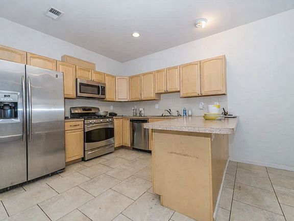 3rd image of 1200 27th St #1
