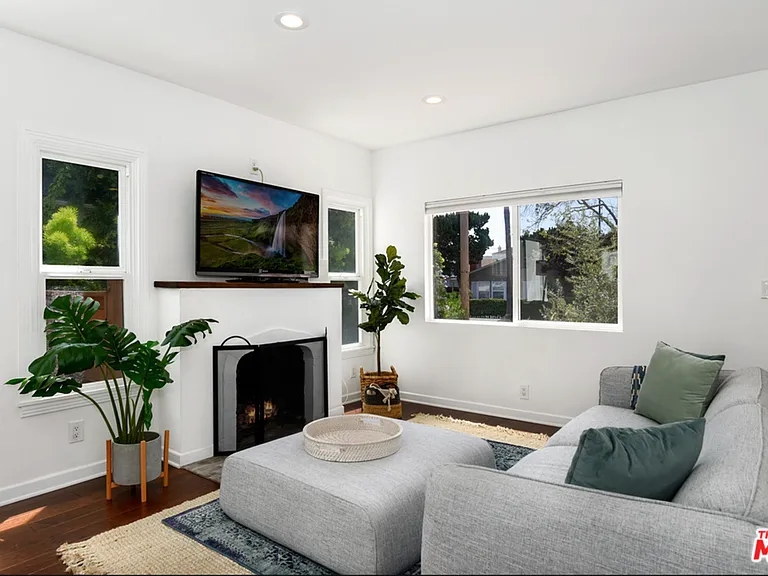 3732 Greenfield Ave — Photo 8