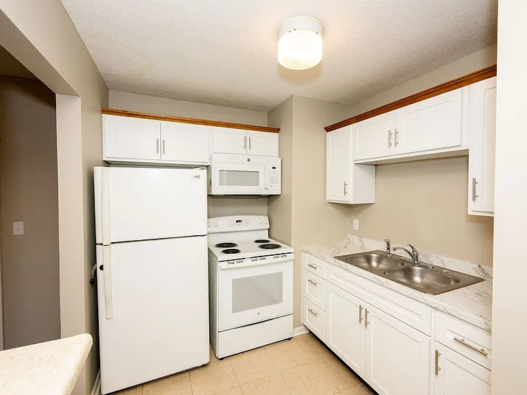 101 E Airview Dr — Photo 11