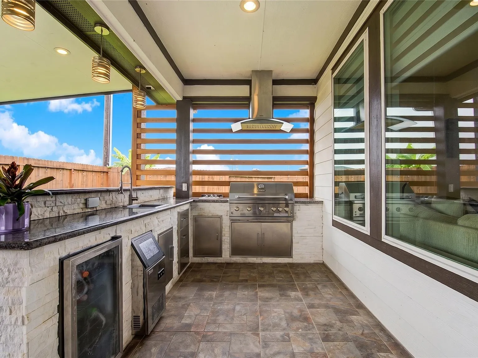 4 bed, 2.5 bath, 2270 sqft, $2,790 — Photo 3