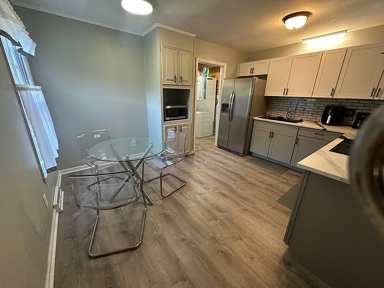 3030 Courtland Dr — Photo 2