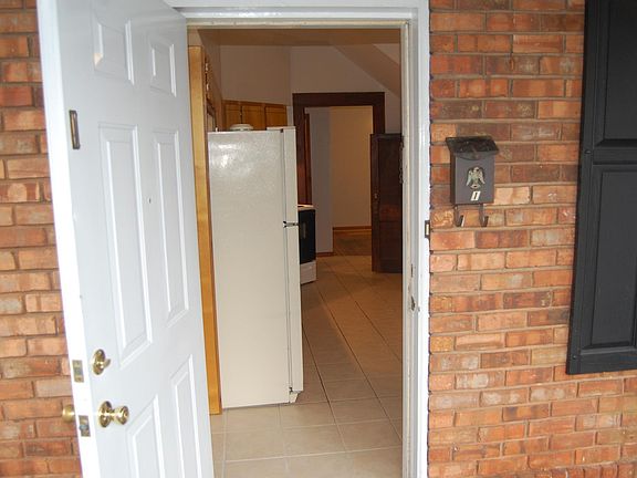 3rd image of 406 Summit Dr APT 1