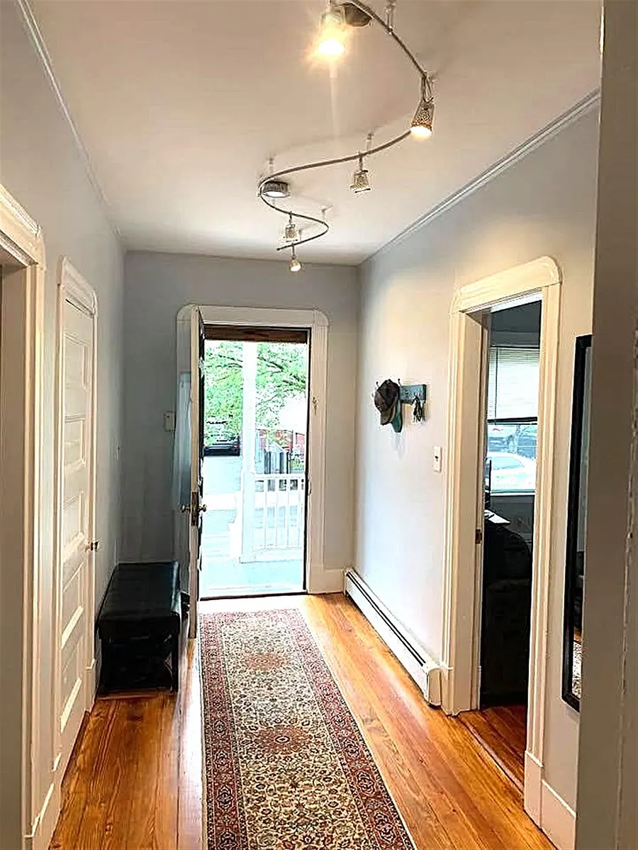 Building Photo - 37 Charnwood Rd #1