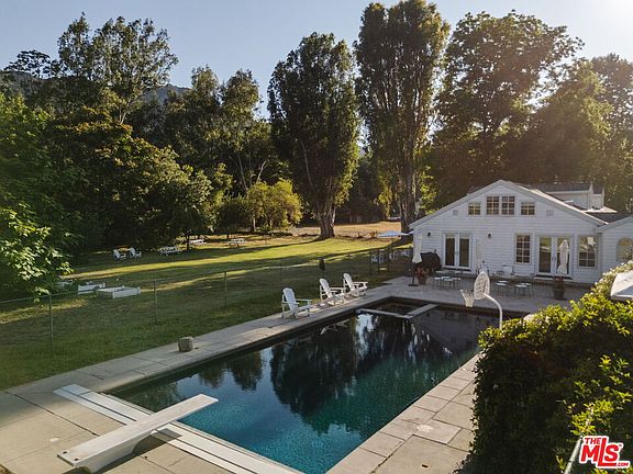 2nd image of 1520 Bonnell Dr