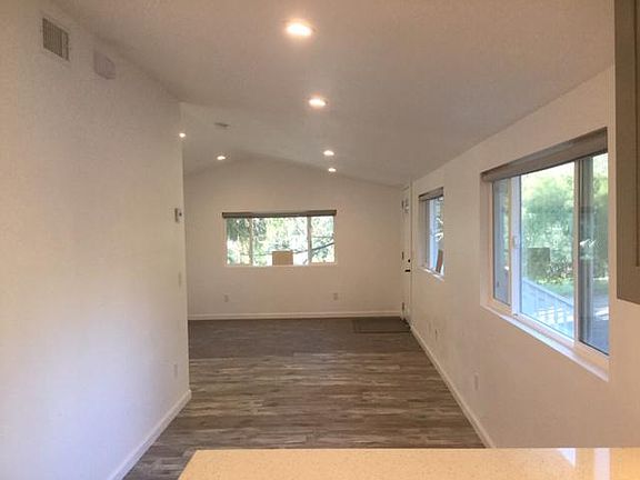 850 SF - Small Dining area off the 'New Kitchen' - into the Living Room