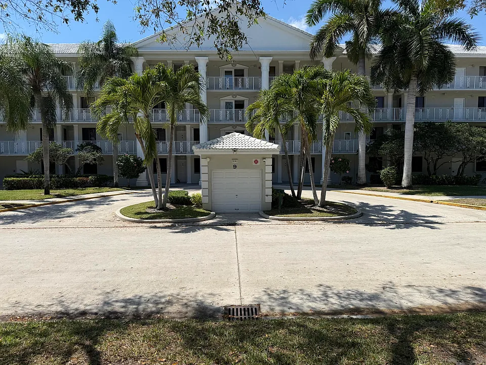 2761 Village Blvd #305