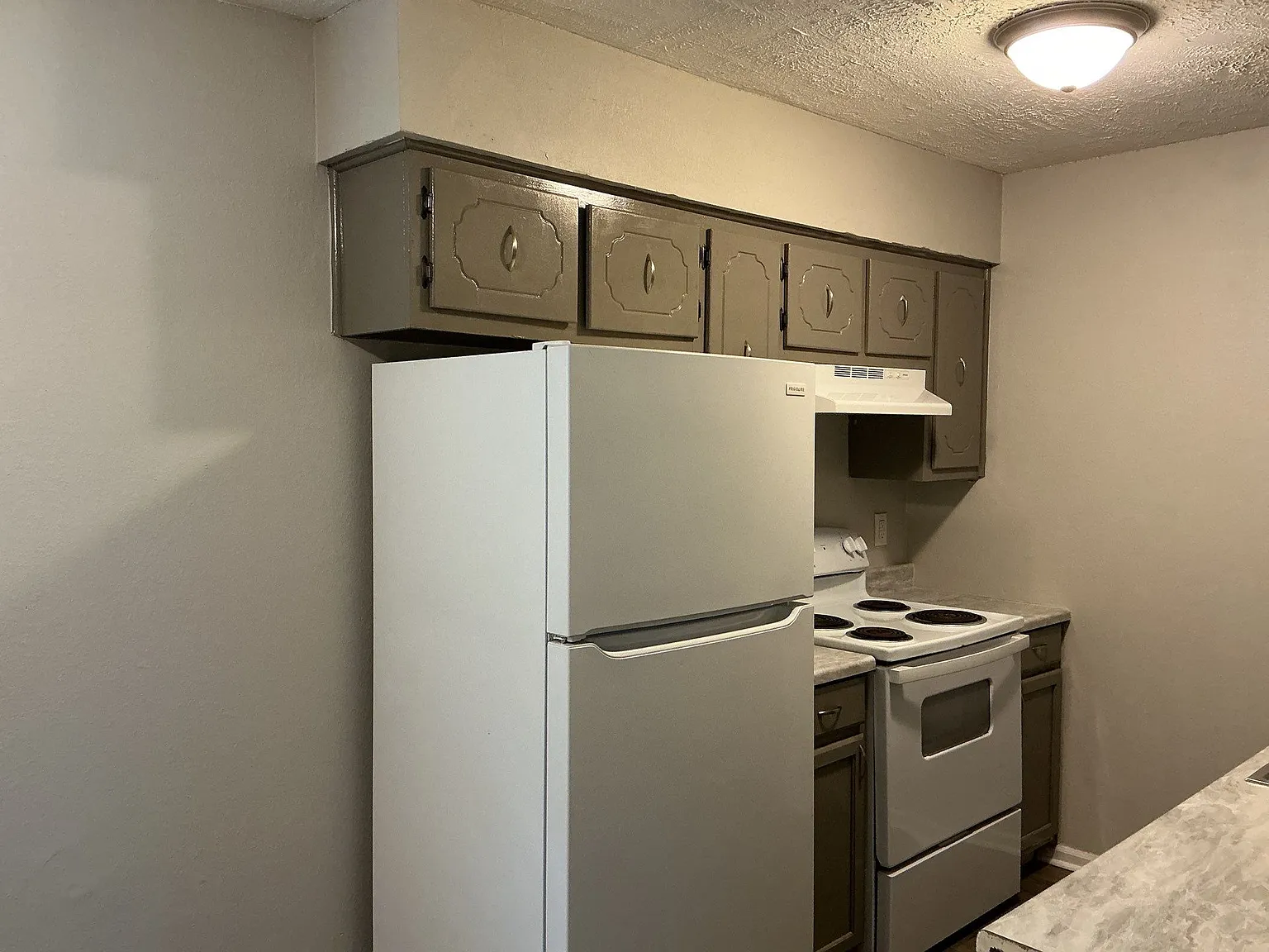 2 bed, 784 sqft, $915 — Photo 2