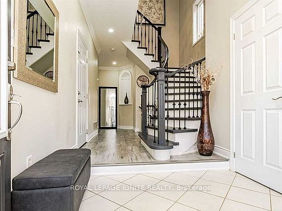 5th image of 4760 Deforest Cres