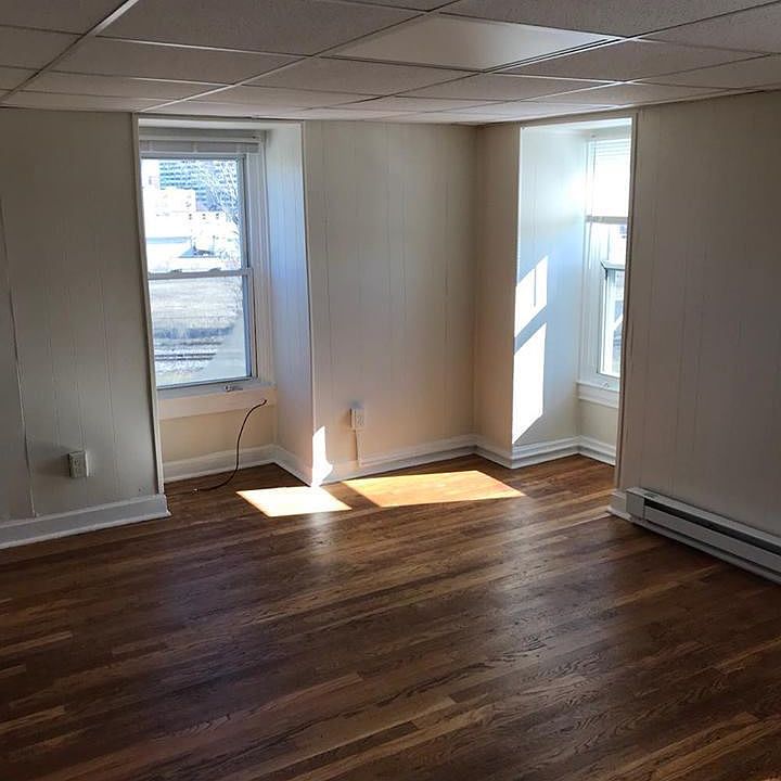 1st image of 401 Guilford Ave APT 3
