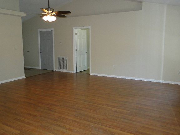 4th image of 525 SW Chris Ter