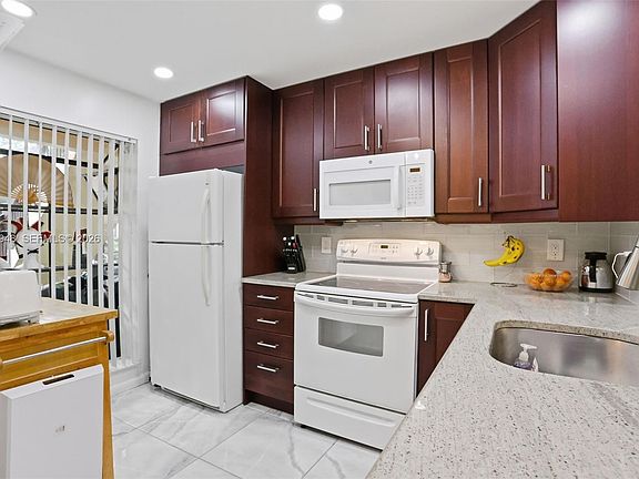 3rd image of 2225 SW 15th St APT 223